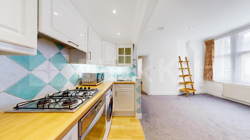 Spacious one bedroom set in period conversion mins to Heath and Tube!  Howitt Road, Belsize Park
